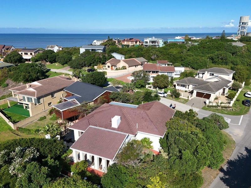 LOVELY  4  BEDROOM HOUSE WELL LOCATED IN SOUGHT AFTER PARADISE BEACH - Photo 1