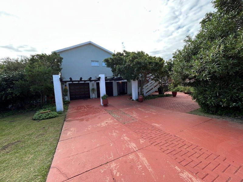 LOVELY  4  BEDROOM HOUSE WELL LOCATED IN SOUGHT AFTER PARADISE BEACH - Photo 4