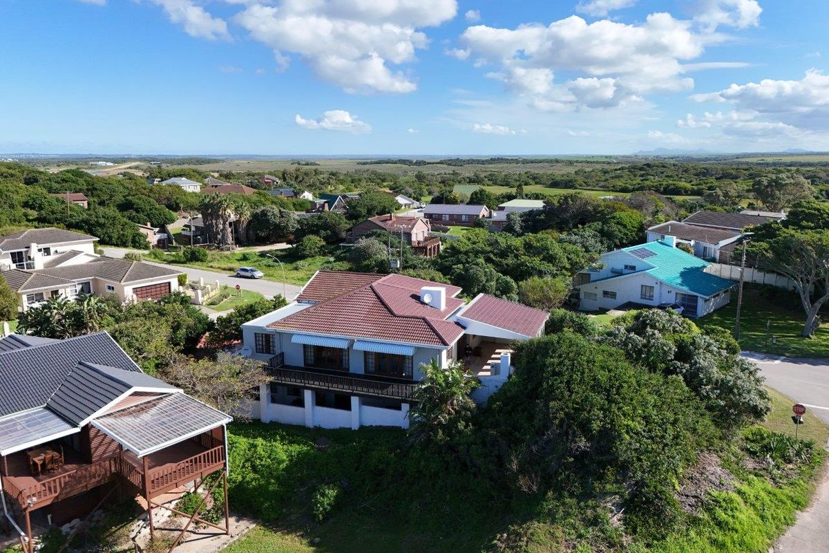LOVELY  4  BEDROOM HOUSE WELL LOCATED IN SOUGHT AFTER PARADISE BEACH - Photo 2