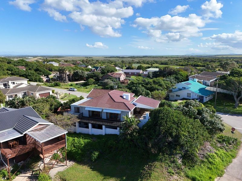 LOVELY  4  BEDROOM HOUSE WELL LOCATED IN SOUGHT AFTER PARADISE BEACH - Photo 2