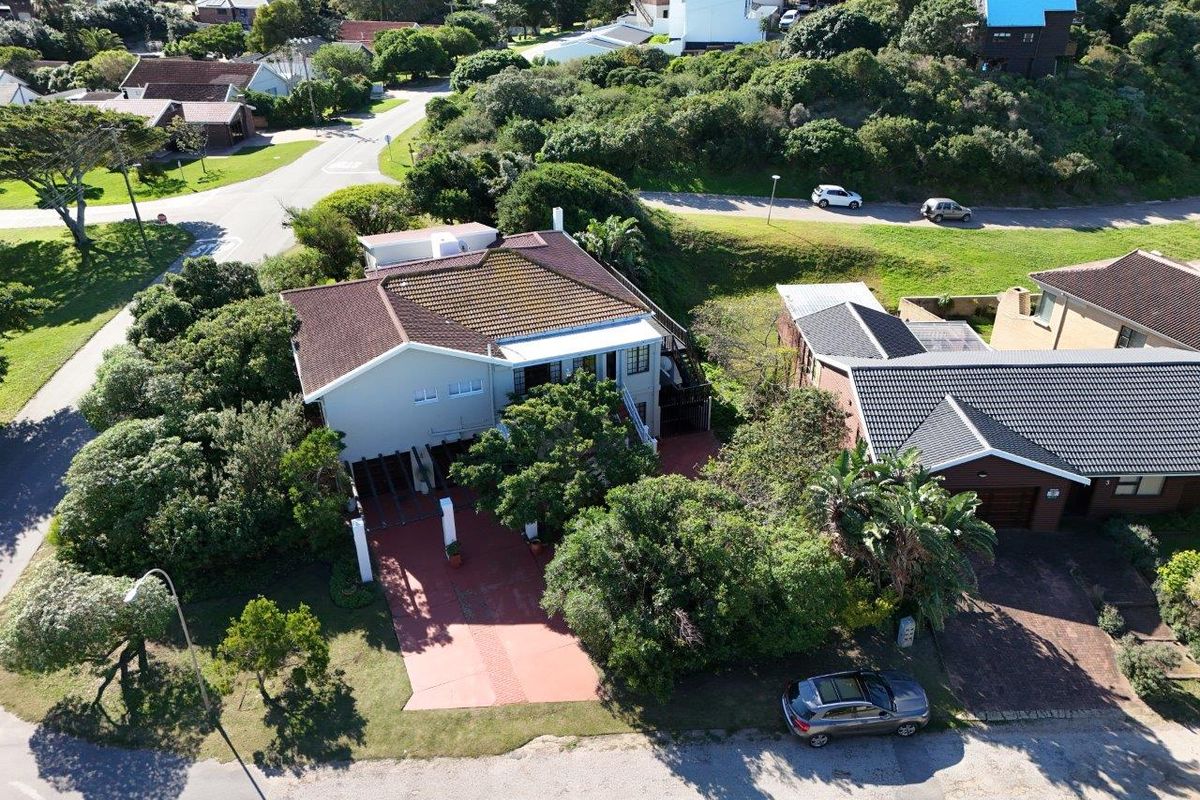 LOVELY  4  BEDROOM HOUSE WELL LOCATED IN SOUGHT AFTER PARADISE BEACH - Photo 3