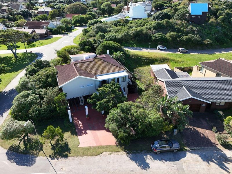 LOVELY  4  BEDROOM HOUSE WELL LOCATED IN SOUGHT AFTER PARADISE BEACH - Photo 3