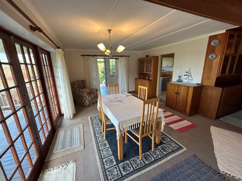 LOVELY  4  BEDROOM HOUSE WELL LOCATED IN SOUGHT AFTER PARADISE BEACH - Photo 8