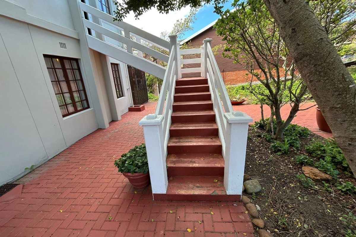 LOVELY  4  BEDROOM HOUSE WELL LOCATED IN SOUGHT AFTER PARADISE BEACH - Photo 5