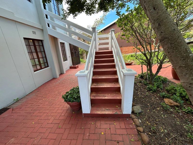 LOVELY  4  BEDROOM HOUSE WELL LOCATED IN SOUGHT AFTER PARADISE BEACH - Photo 5