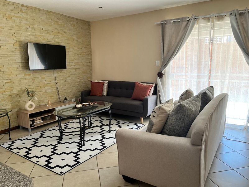 2 Bed 1 Bath Ground Unit - Investors! - Photo 1