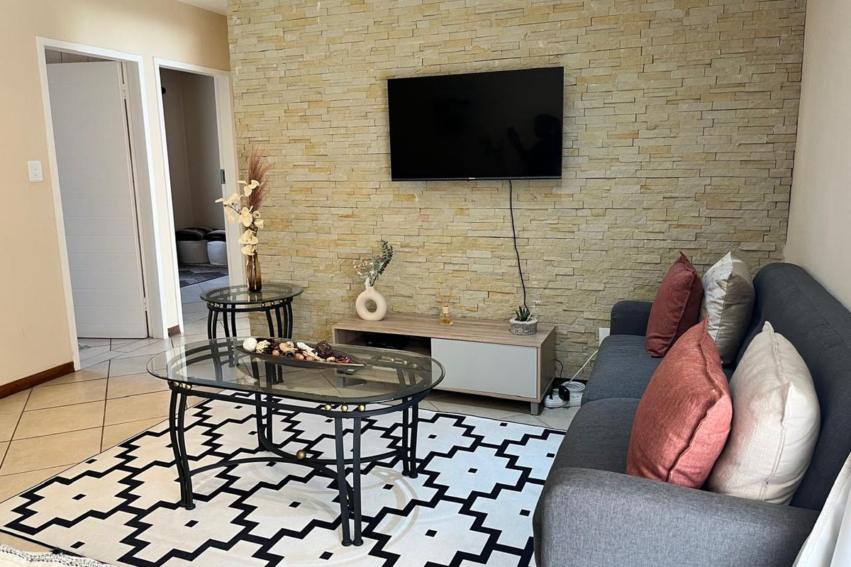 2 Bed 1 Bath Ground Unit - Investors! - Photo 2