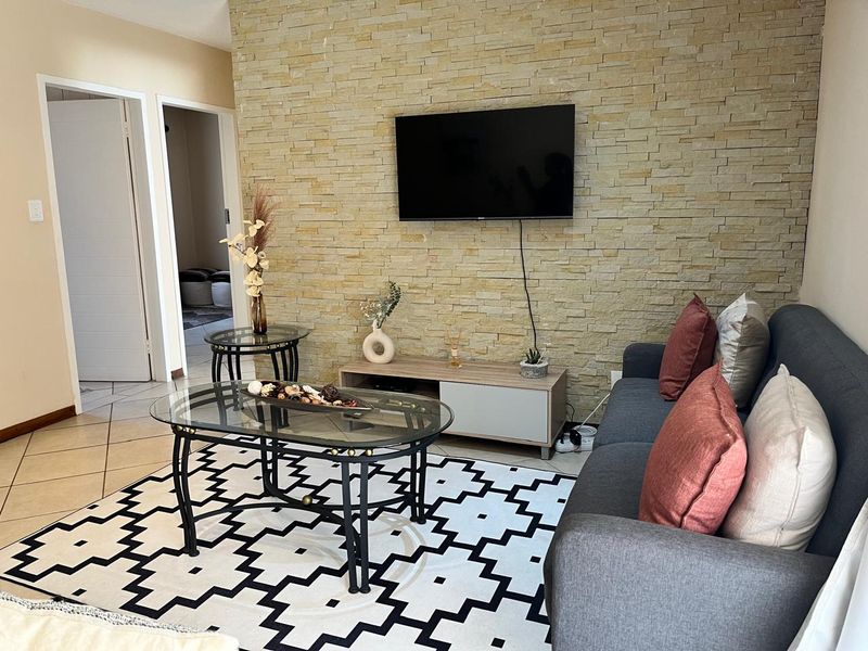 2 Bed 1 Bath Ground Unit - Investors! - Photo 2