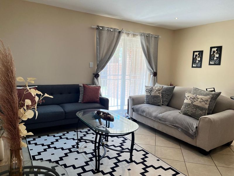 2 Bed 1 Bath Ground Unit - Investors! - Photo 3