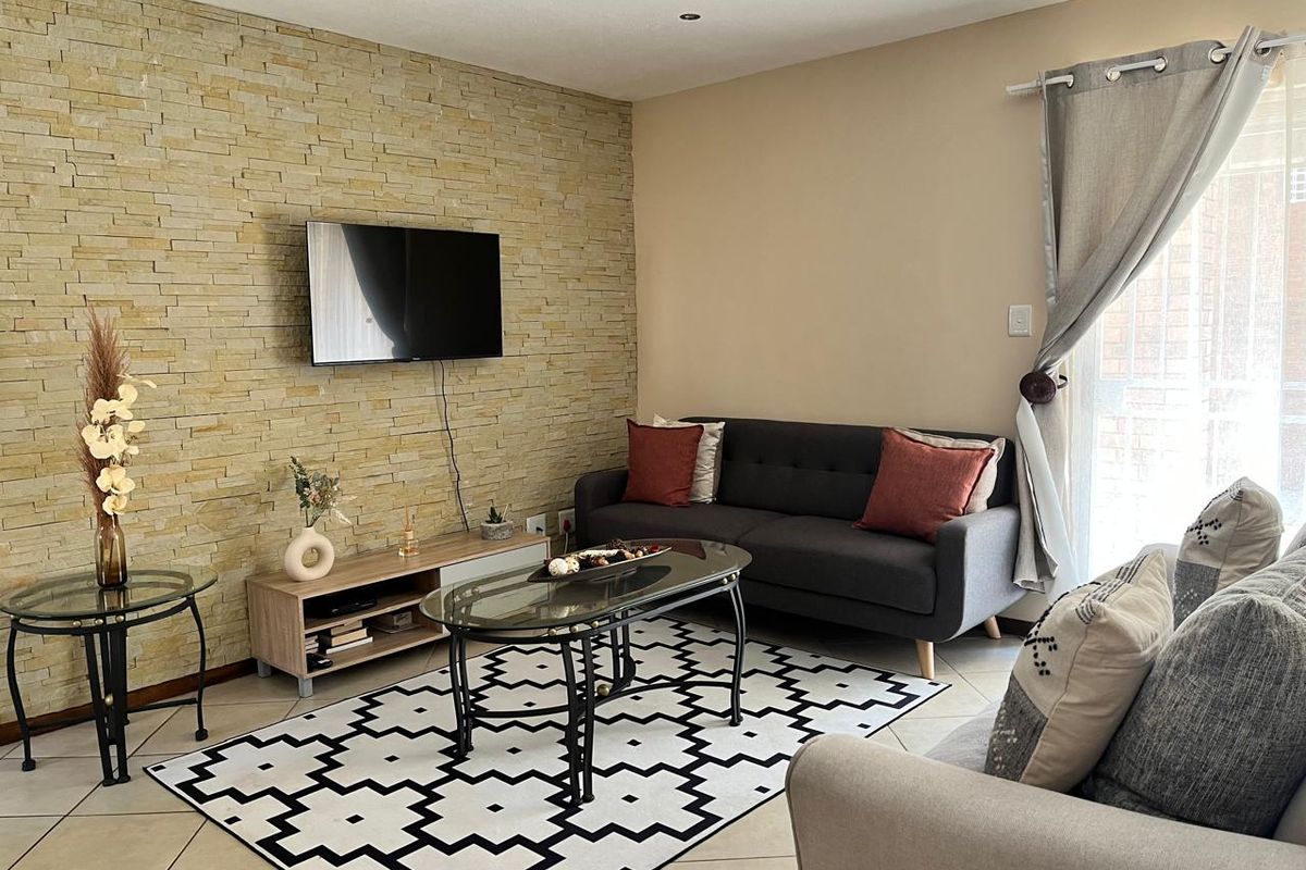 2 Bed 1 Bath Ground Unit - Investors! - Photo 5