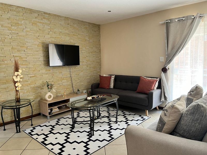2 Bed 1 Bath Ground Unit - Investors! - Photo 5