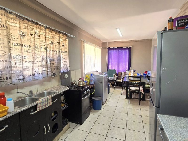 Smallholding in Lewzene Estate Cullinan - Monthly Rental Income R31 500.00! - Photo 6