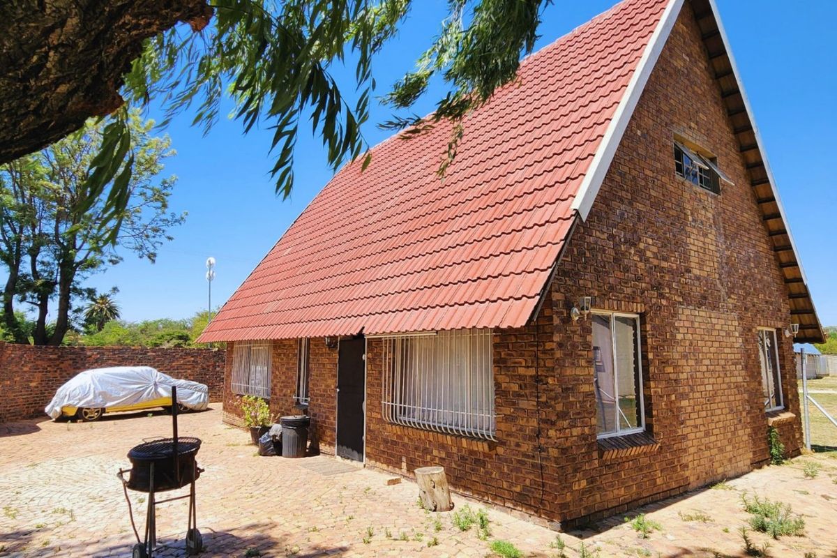 Smallholding in Lewzene Estate Cullinan - Monthly Rental Income R31 500.00! - Photo 2