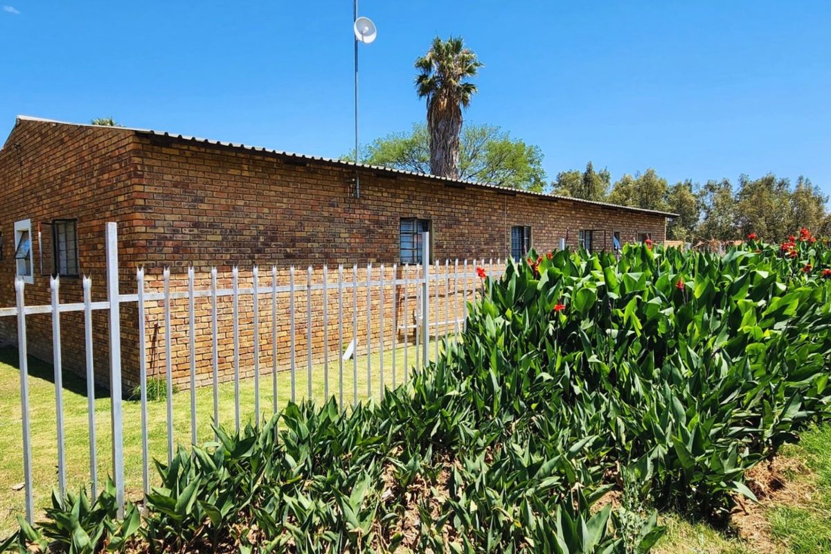 Smallholding in Lewzene Estate Cullinan - Monthly Rental Income R31 500.00! - Photo 4