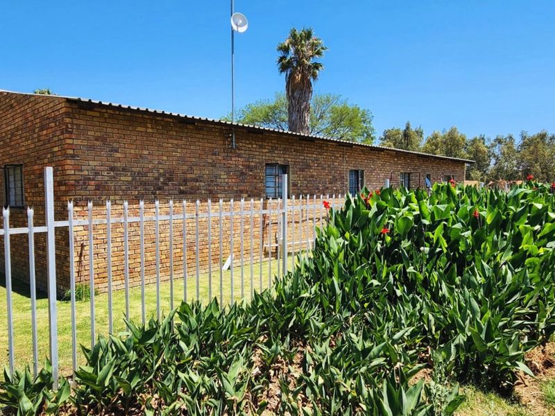 Smallholding in Lewzene Estate Cullinan - Monthly Rental Income R31 500.00! - Photo 4