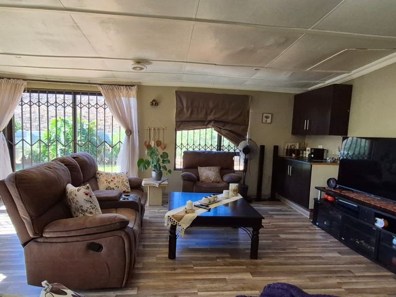 Casseldale Family Home - Photo 9