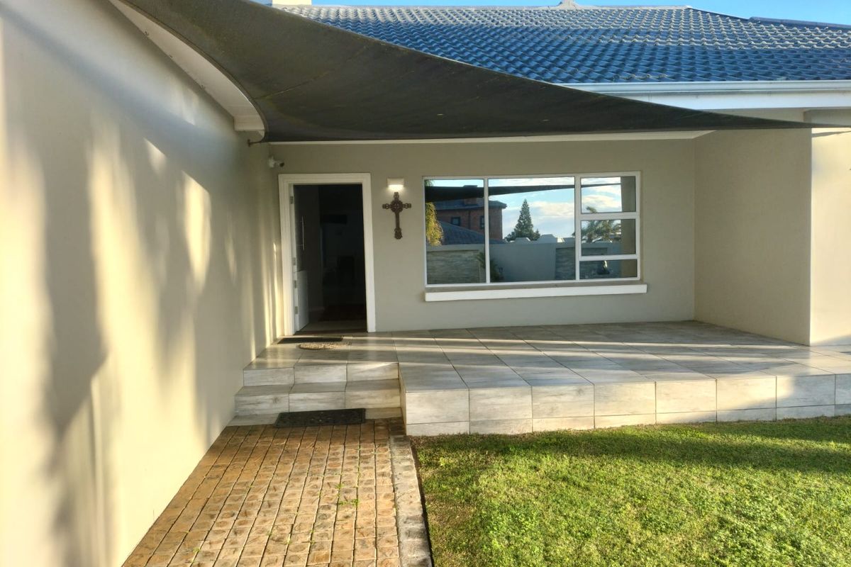 Stylish Modern Home with Covered Pool, Solar Power and Exceptional Privacy - Photo 2