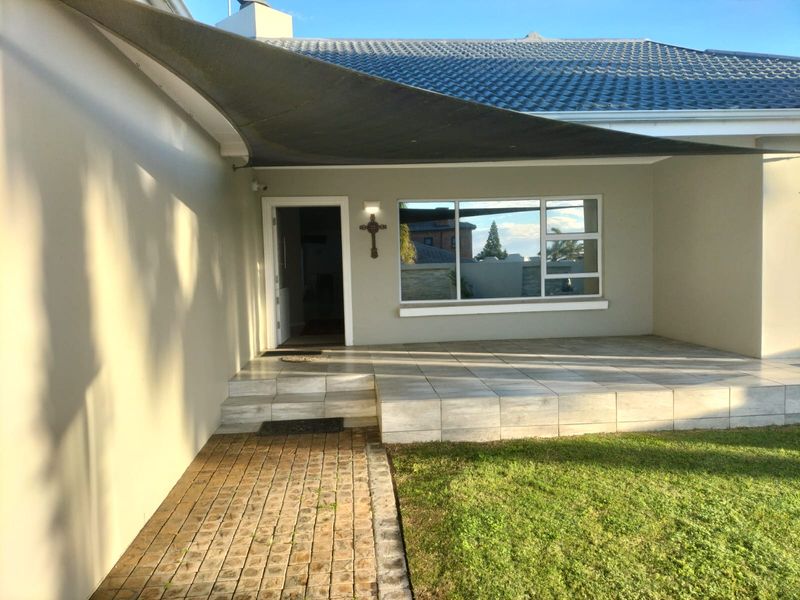 Stylish Modern Home with Covered Pool, Solar Power and Exceptional Privacy - Photo 2