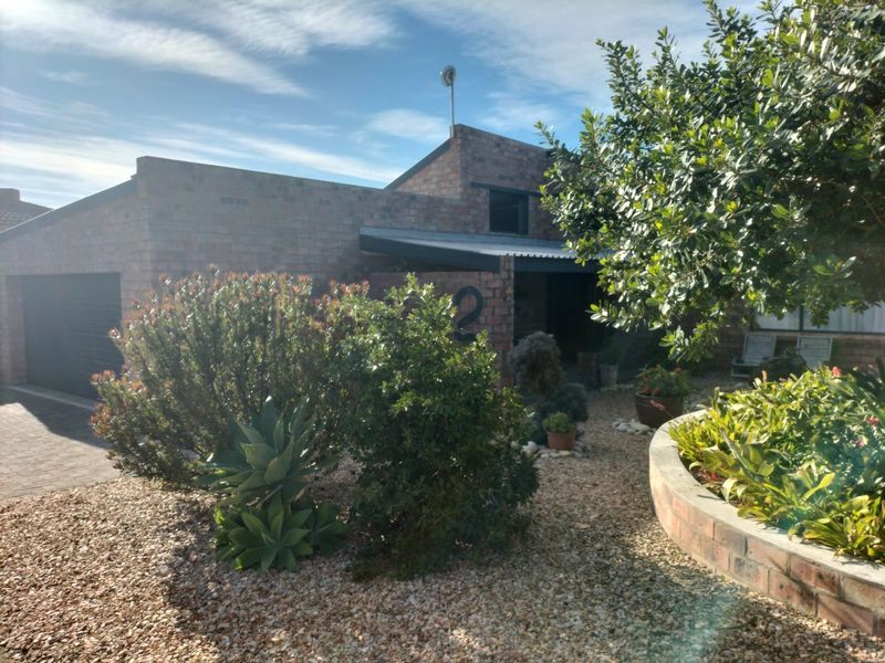 Elegant Family Home Offering Space, Comfort and Effortless Entertaining - Photo 1