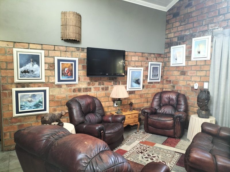 Elegant Family Home Offering Space, Comfort and Effortless Entertaining - Photo 10