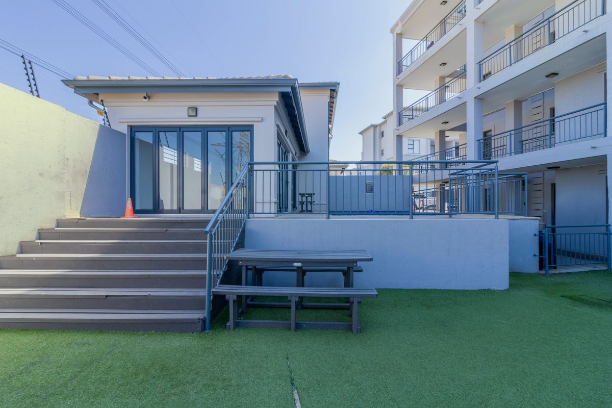 Modern 2 bedroom 2 bathroom first floor apartment in Morningside - Photo 5