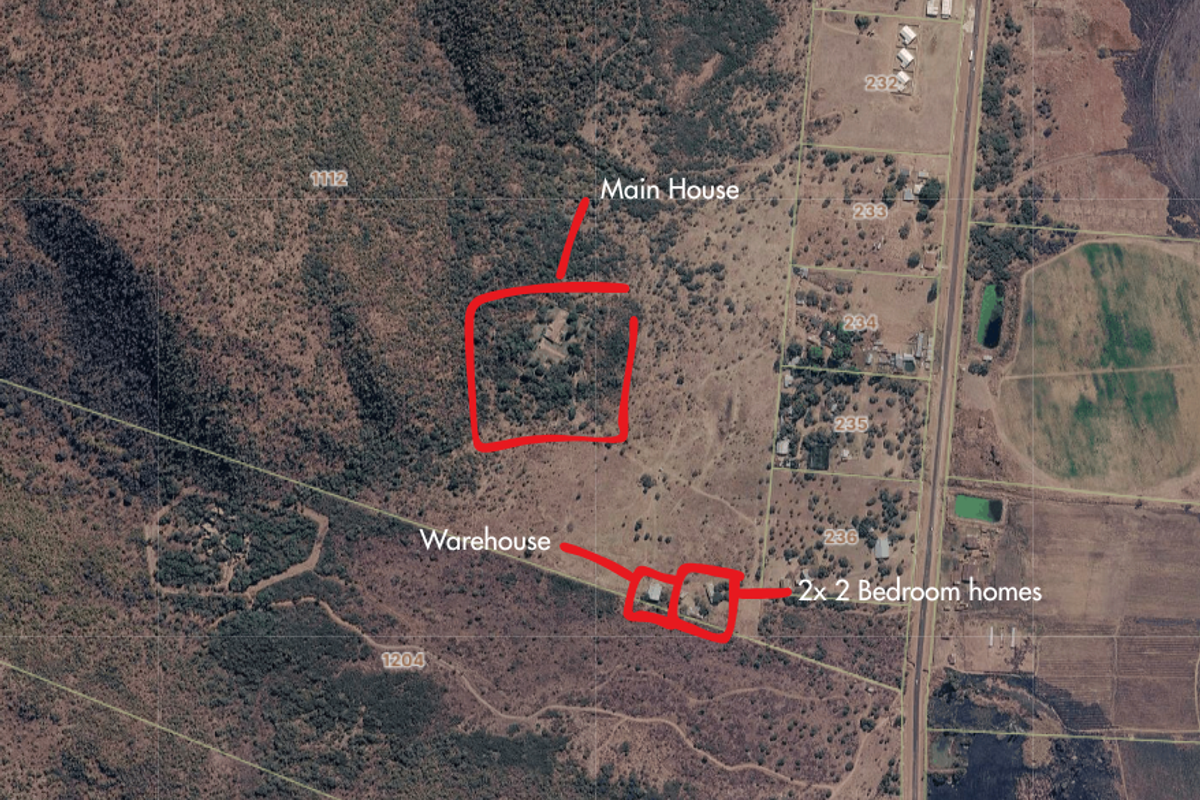 Spectacular 104-hectare Farm with Established Homes, Borehole, Warehouse & Wildlife — Ideal Retreat - Photo 2