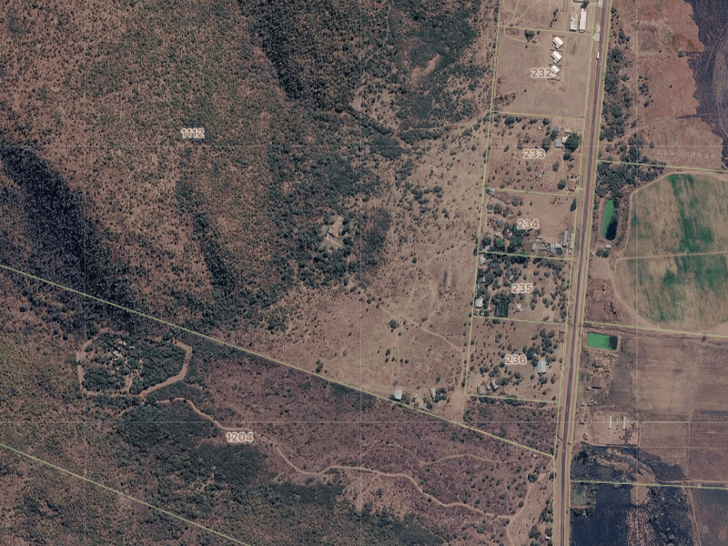 Spectacular 104-hectare Farm with Established Homes, Borehole, Warehouse & Wildlife — Ideal Retreat - Photo 3