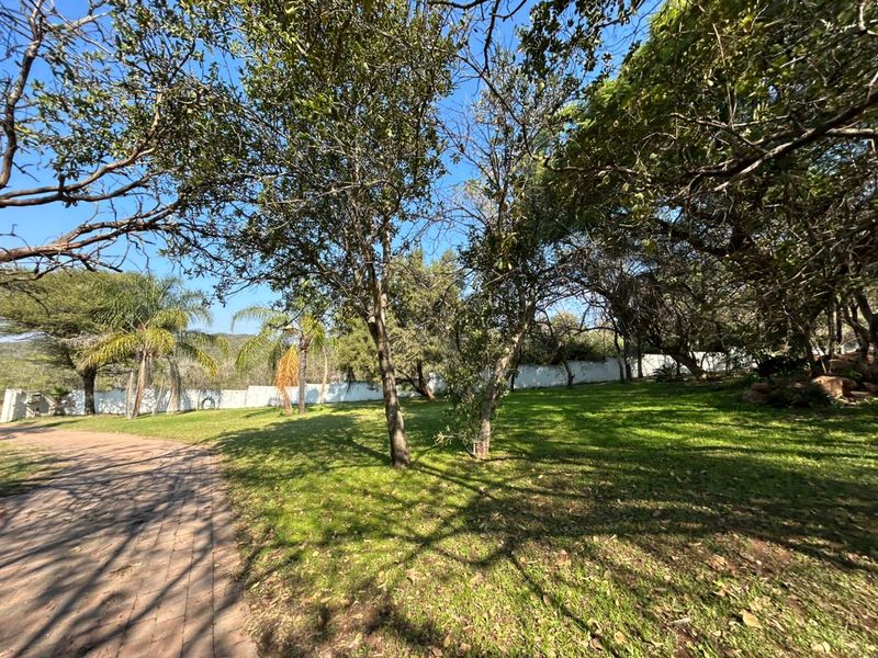 Spectacular 104-hectare Farm with Established Homes, Borehole, Warehouse & Wildlife — Ideal Retreat - Photo 7