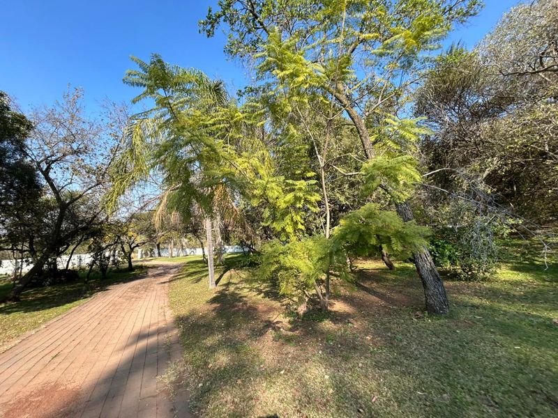 Spectacular 104-hectare Farm with Established Homes, Borehole, Warehouse & Wildlife — Ideal Retreat - Photo 6