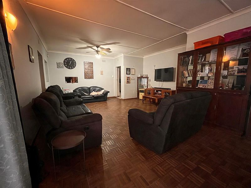 Beautiful Family Home in Brenthurst - Photo 8