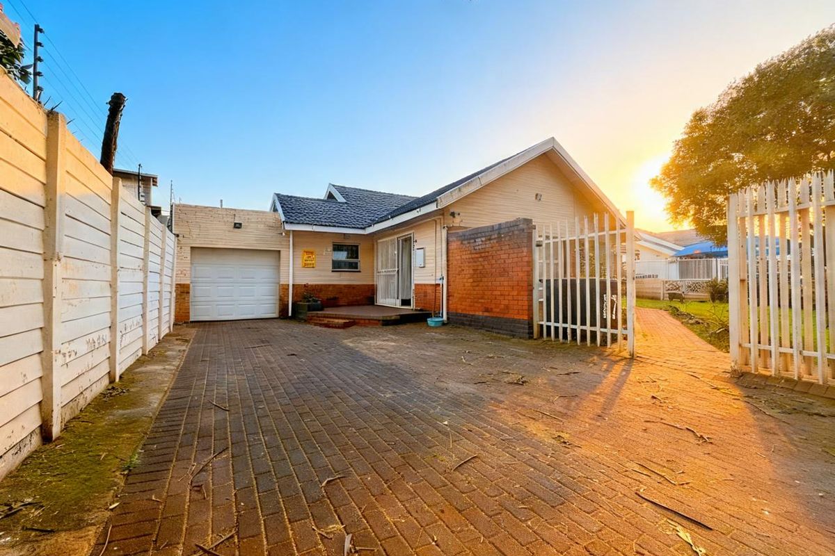 Beautiful Family Home in Brenthurst - Photo 2