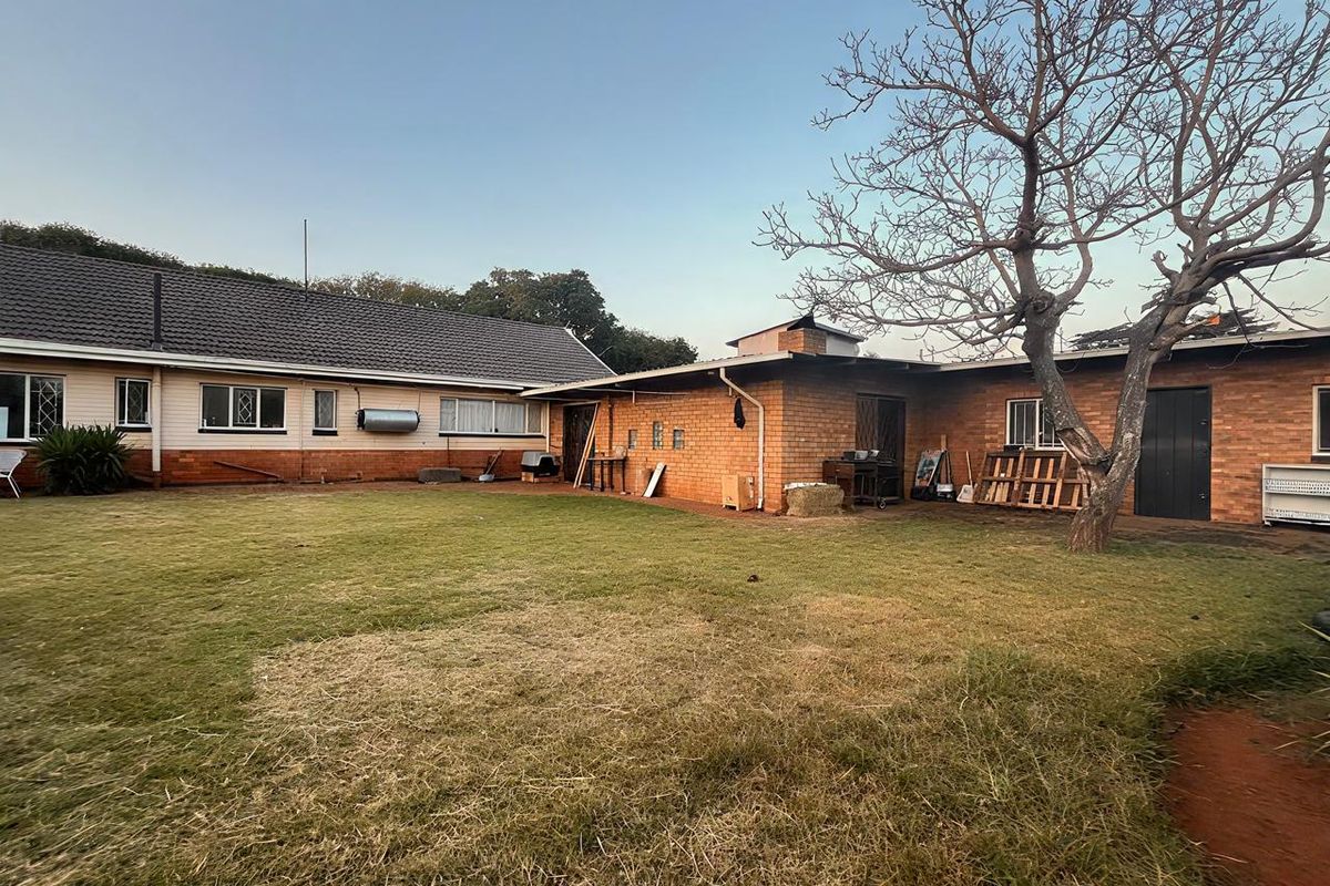 Beautiful Family Home in Brenthurst - Photo 4