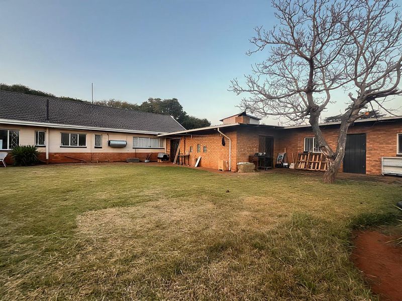 Beautiful Family Home in Brenthurst - Photo 4