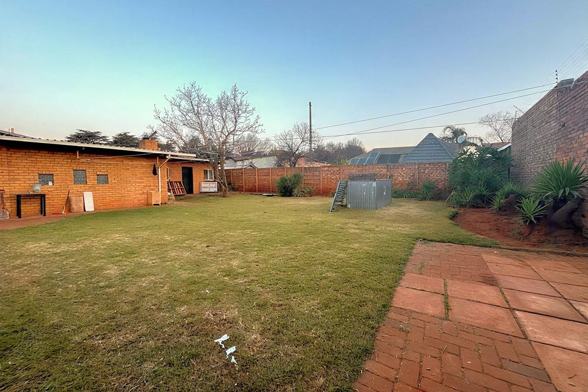 Beautiful Family Home in Brenthurst - Photo 3