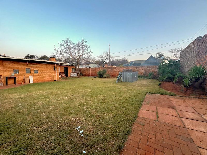 Beautiful Family Home in Brenthurst - Photo 3