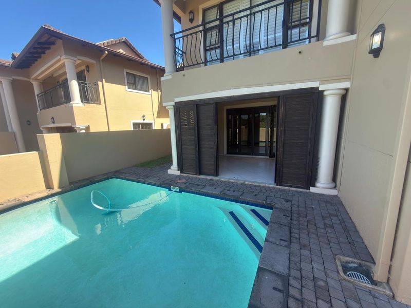 4 bedroom townhouse in La Lucia - Photo 1