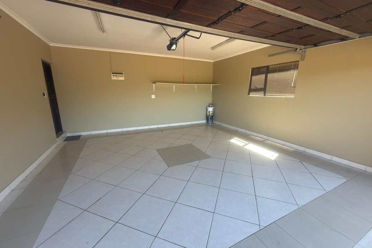 4 bedroom townhouse in La Lucia - Photo 4