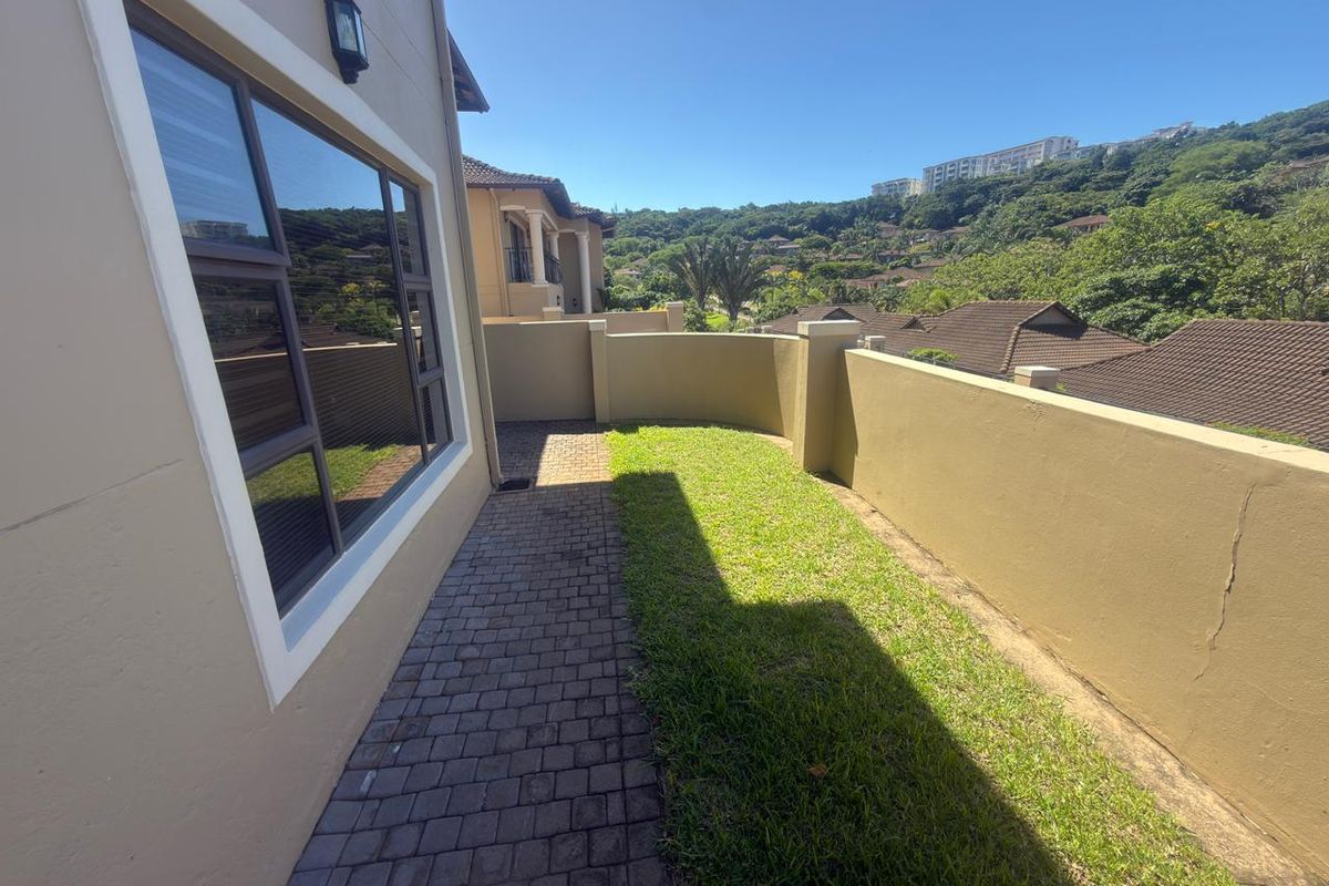 4 bedroom townhouse in La Lucia - Photo 2