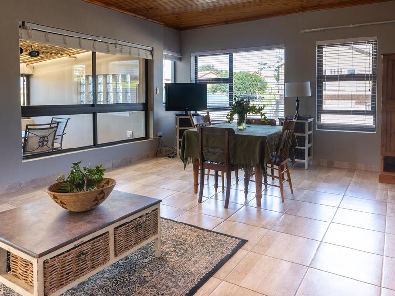 Coastal Comfort in the Heart of Stilbaai - Photo 2