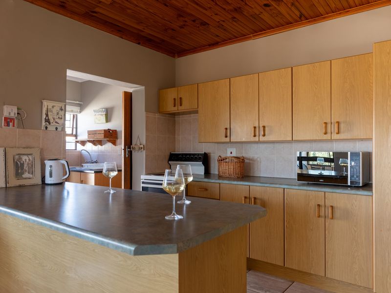 Coastal Comfort in the Heart of Stilbaai - Photo 10