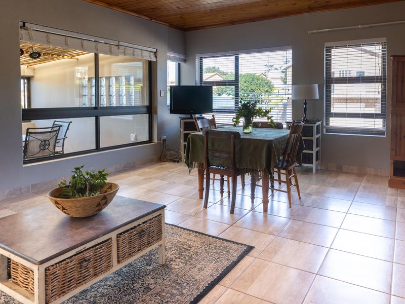 Coastal Comfort in the Heart of Stilbaai - Photo 3