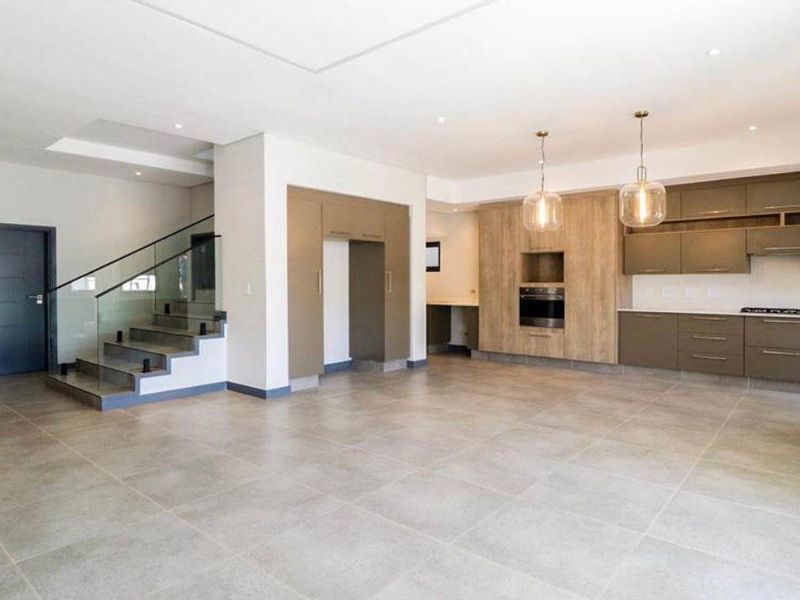 3 Bedroom 3 bathroom Townhouse for SALE in Bryanston - Photo 1