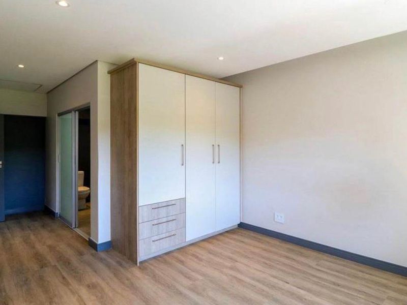 3 Bedroom 3 bathroom Townhouse for SALE in Bryanston - Photo 10