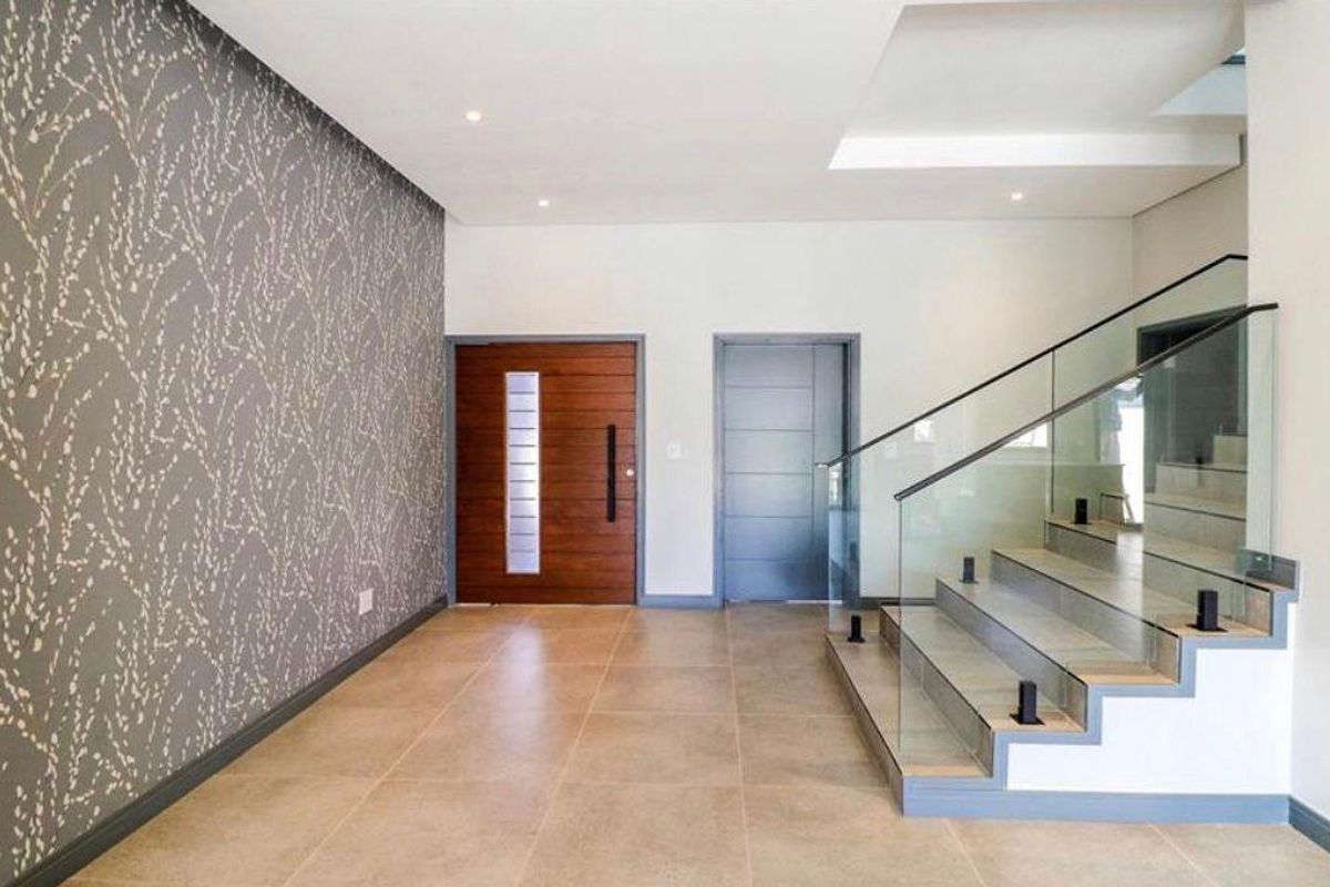 3 Bedroom 3 bathroom Townhouse for SALE in Bryanston - Photo 2