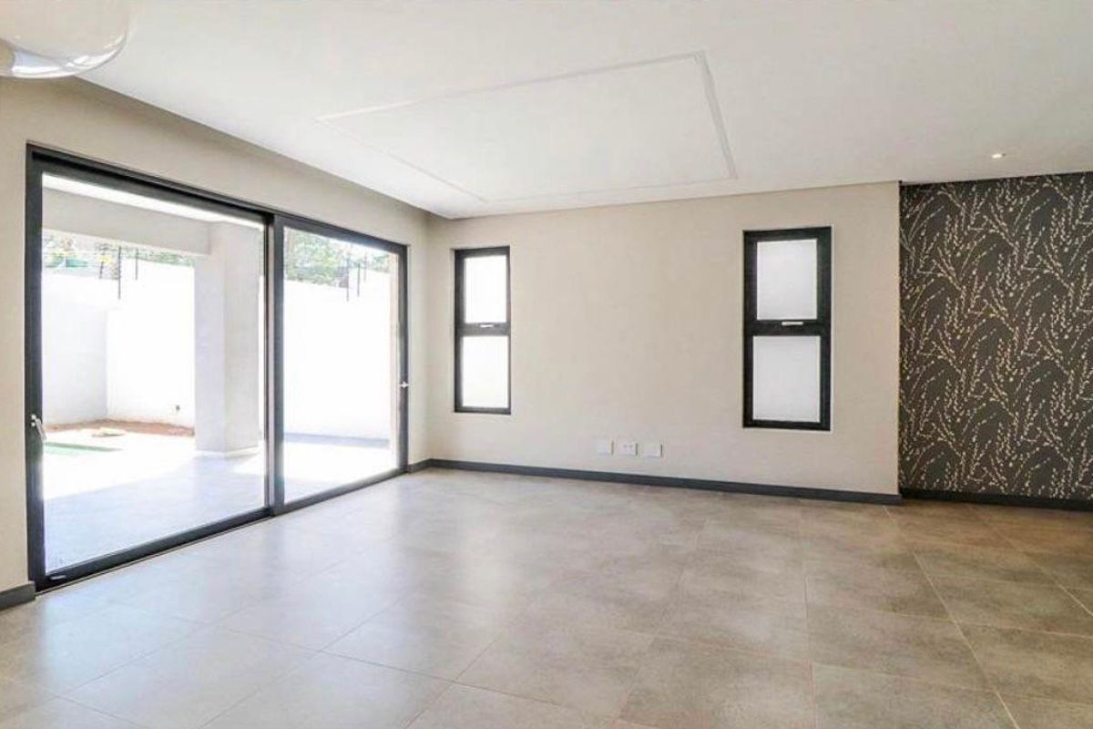 3 Bedroom 3 bathroom Townhouse for SALE in Bryanston - Photo 3