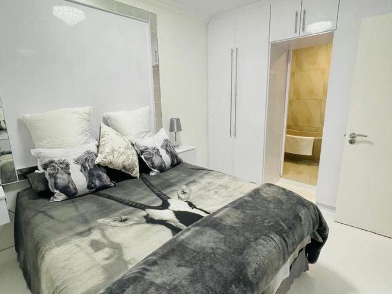Tastefully refurbished 1 bedroom apartment for Sale in Umhlanga Ridge. - Photo 9