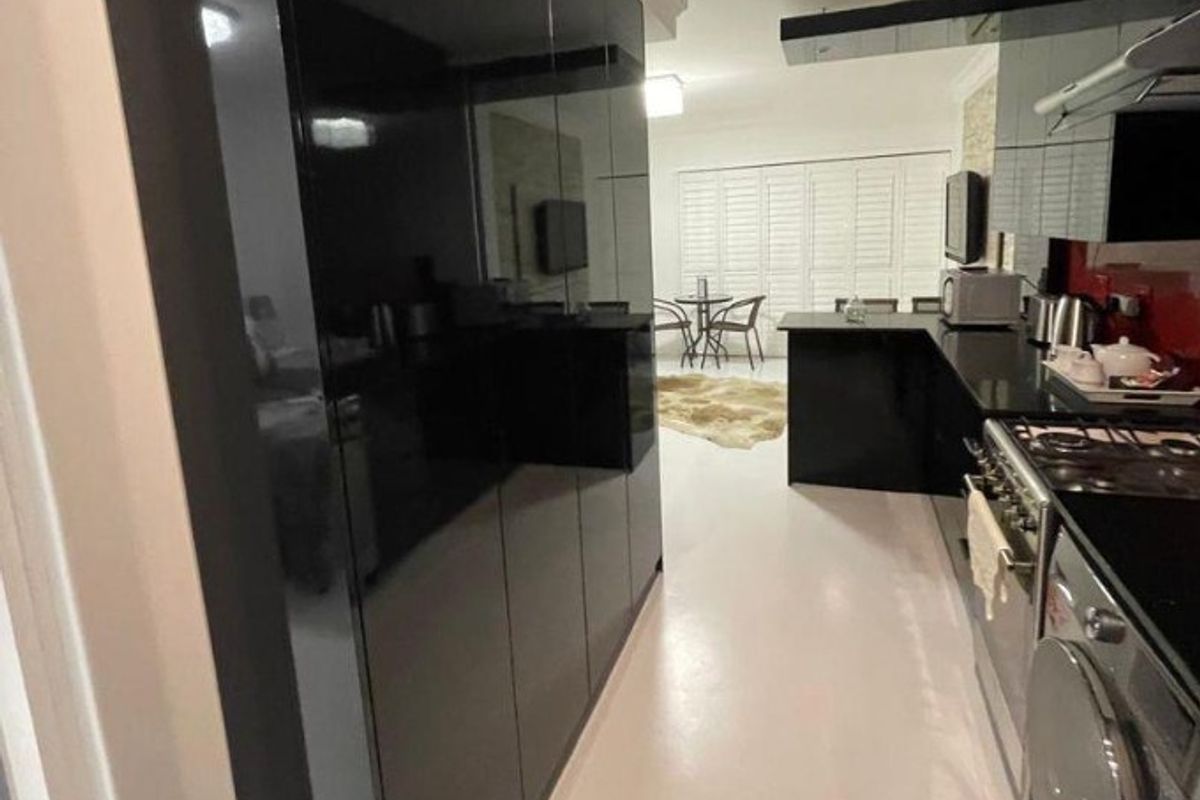 Tastefully refurbished 1 bedroom apartment for Sale in Umhlanga Ridge. - Photo 5