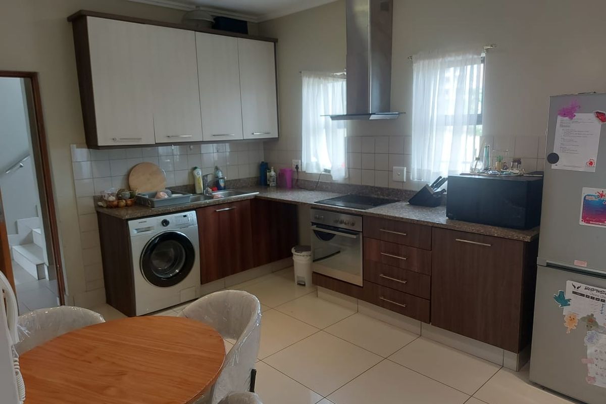 Modern 2-Bedroom Apartment | Umhlanga Ridge - Photo 2