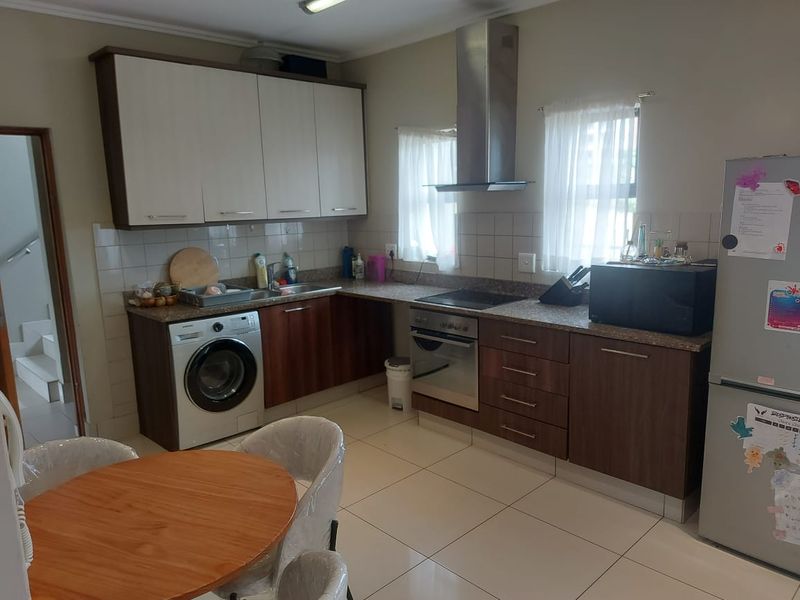 Modern 2-Bedroom Apartment | Umhlanga Ridge - Photo 2