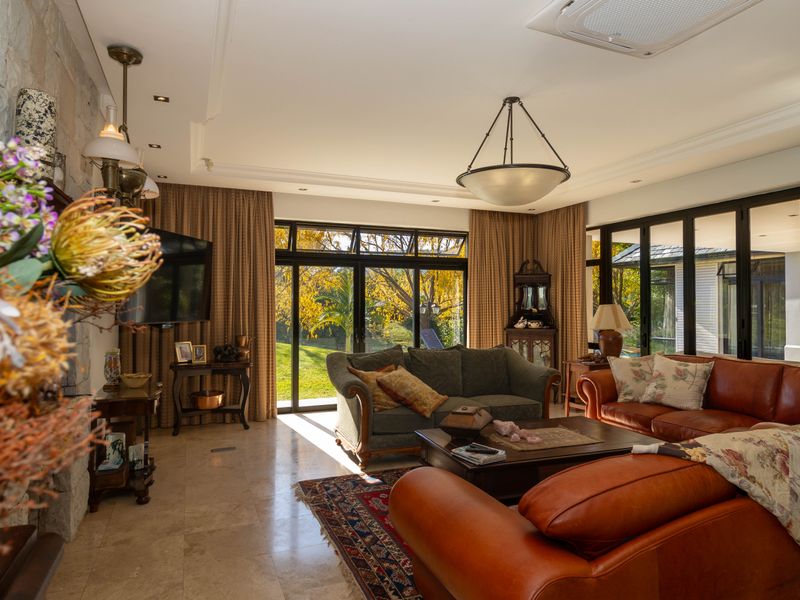 Exceptional Balinese-Inspired Family Residence on the River - Photo 2